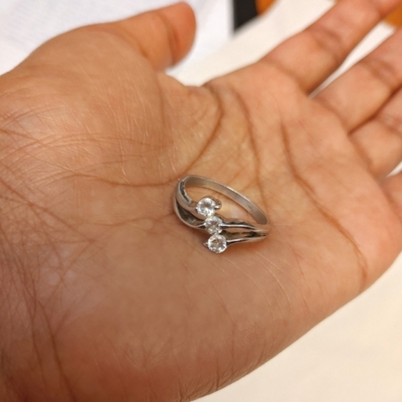 Sterling Silver Ring with 3 Cubic Zirconia Stones Stamped 925 - Picture 6 of 7